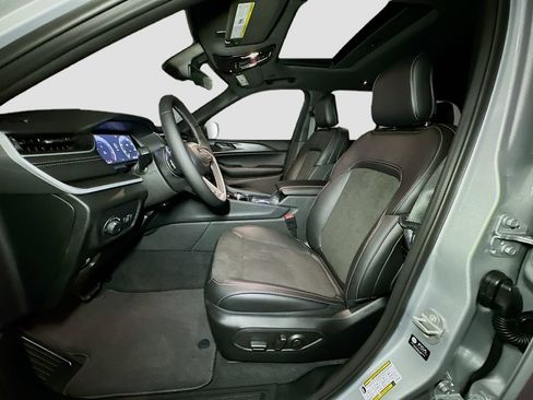 New 2025 Jeep Grand Cherokee Altitude AWD/4WD image 14