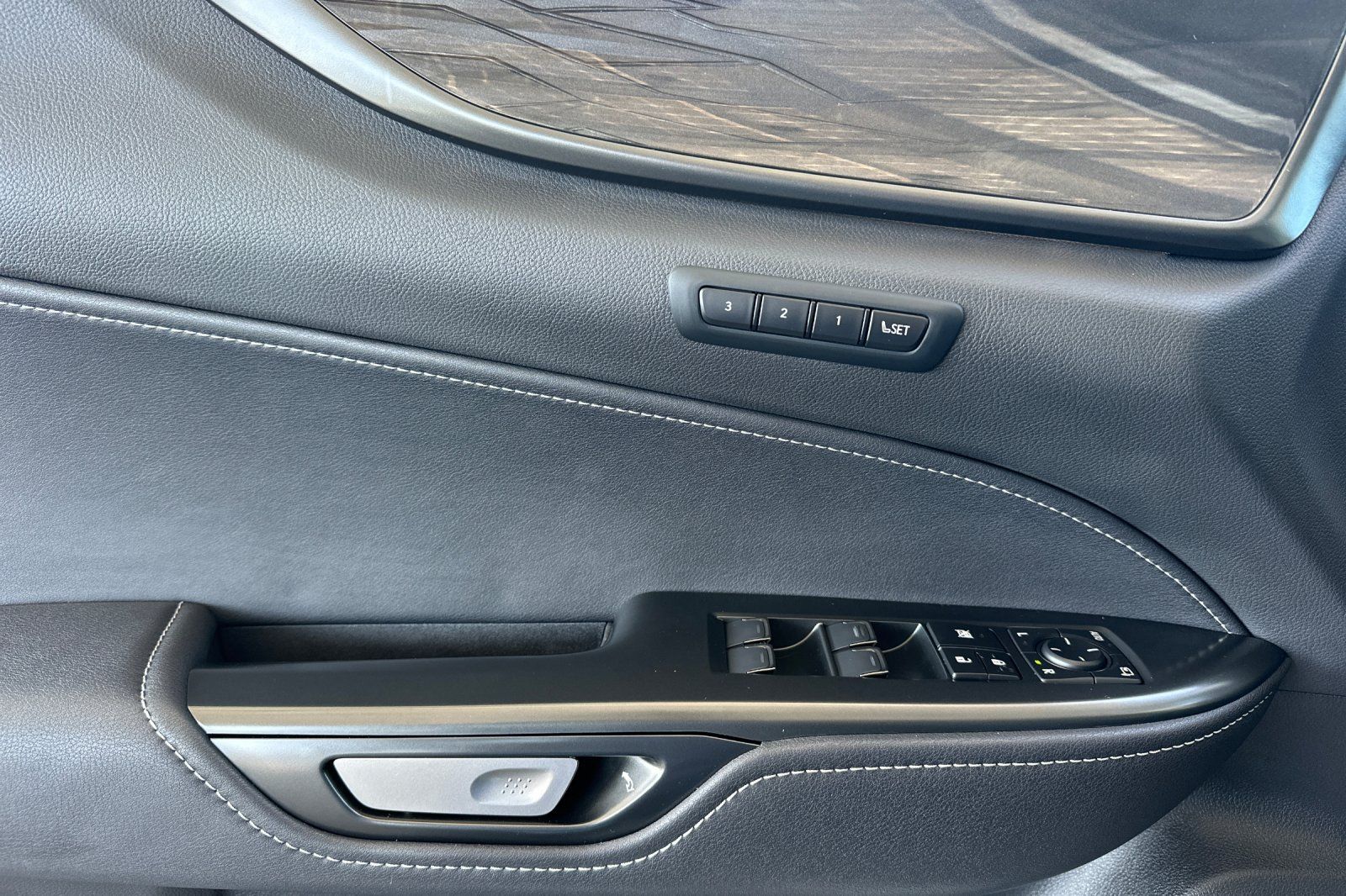 Used 2026 Lexus NX 350h AWD w/ Accessory Package (2T) image 11