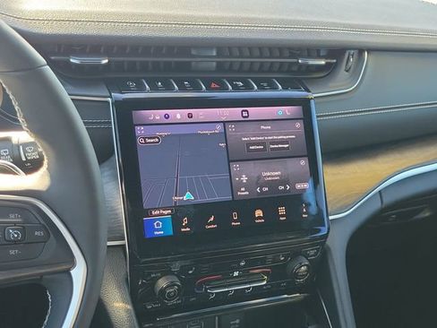 New 2024 Jeep Grand Cherokee Limited w/ Black Appearance Package image 23