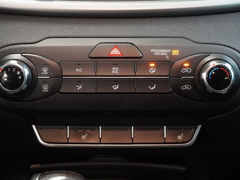 Used 2016 Kia Sorento FWD w/ LX Convenience Package image 18