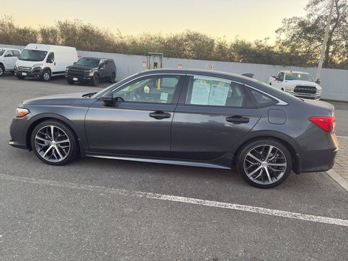 Used 2023 Honda Civic Touring image 3