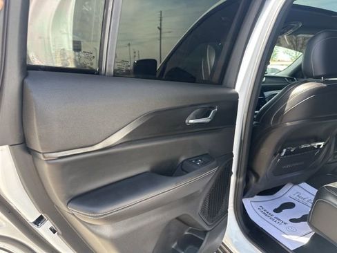 Used 2025 Jeep Grand Cherokee Altitude image 27