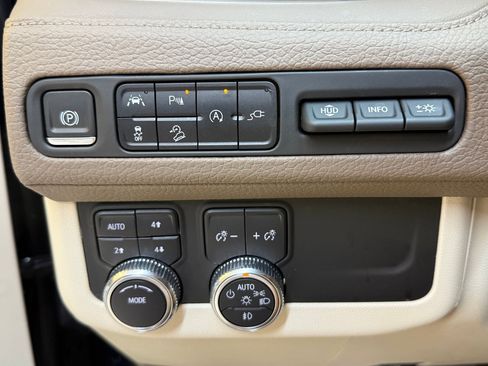 Used 2021 GMC Yukon Denali w/ Denali Premium Package image 16