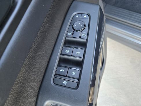 Used 2023 Nissan Pathfinder S image 34