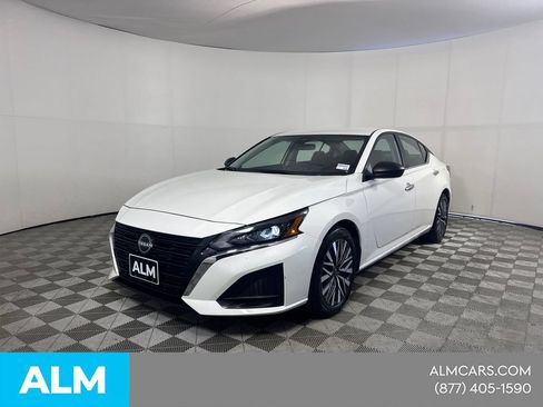 Used 2025 Nissan Altima 2.5 SV FWD image 1