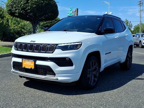 Certified 2025 Jeep Compass Limited w/ High Altitude Package AWD/4WD image 3