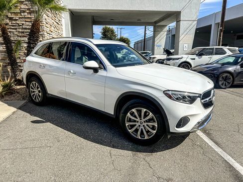 Used 2023 Mercedes-Benz GLC 300 4MATIC image 2