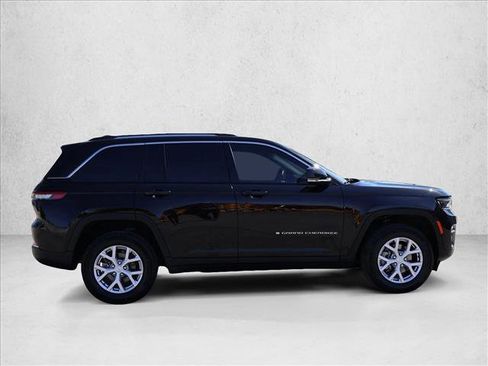 Used 2022 Jeep Grand Cherokee Limited AWD/4WD image 4