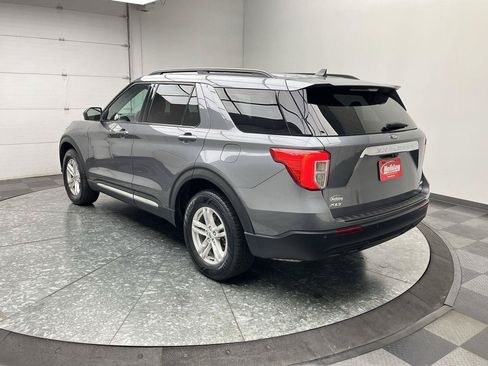 Used 2022 Ford Explorer XLT AWD/4WD image 2