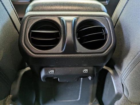 Used 2022 Jeep Gladiator Willys image 15