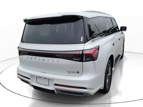 New 2026 INFINITI QX80 Luxe image 3