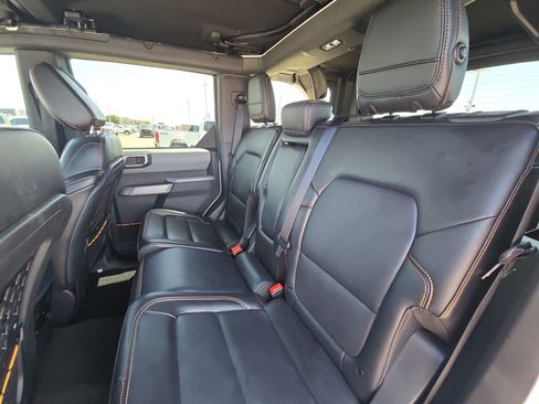 Used 2023 Ford Bronco Badlands w/ Sasquatch Package AWD/4WD image 28