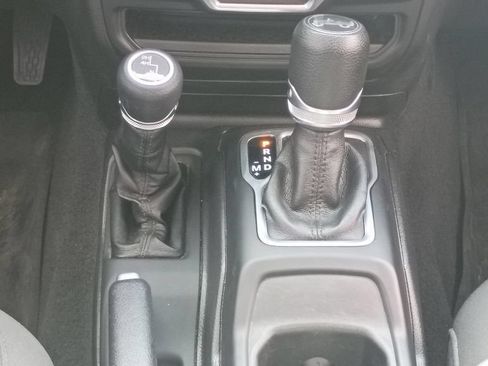 Used 2018 Jeep Wrangler Unlimited Sport AWD/4WD image 18