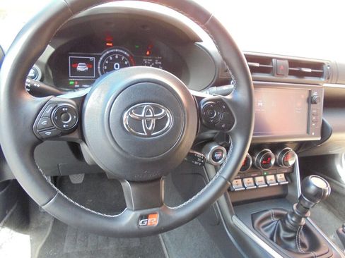 Used 2022 Toyota GR86 image 8