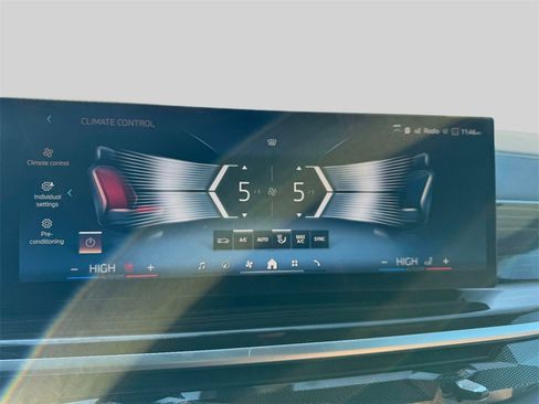 Certified 2025 BMW X5 xDrive50e w/ Premium Package image 13