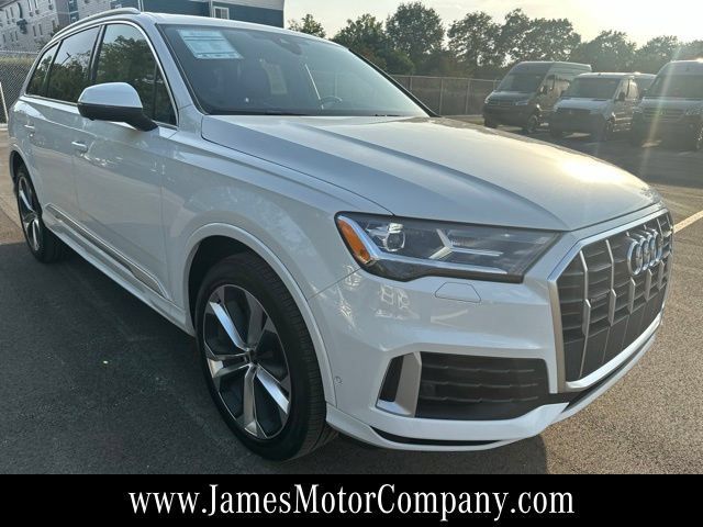 Used 2021 Audi Q7 3.0T Premium Plus w/ Premium Plus Package AWD/4WD image 3