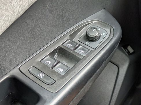 Certified 2024 Volkswagen Taos SE FWD image 23