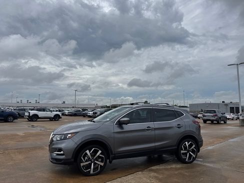 Used 2022 Nissan Rogue Sport SL FWD image 11