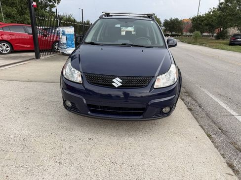 Used 2011 Suzuki SX4 AWD Hatchback image 2