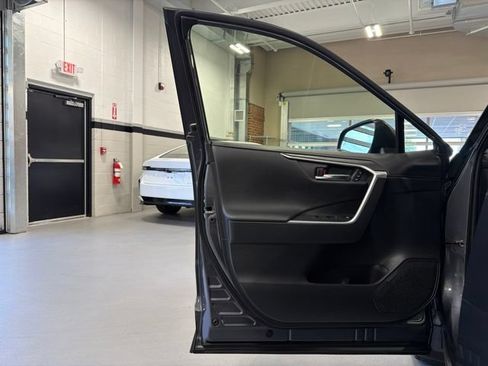 Used 2019 Toyota RAV4 Limited w/ Carpet Mat Package AWD/4WD image 9