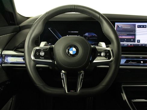 Used 2025 BMW 740i image 8