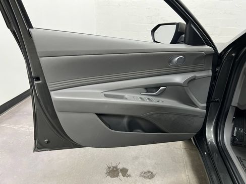 Used 2024 Hyundai Elantra SEL w/ Convenience Package FWD image 12