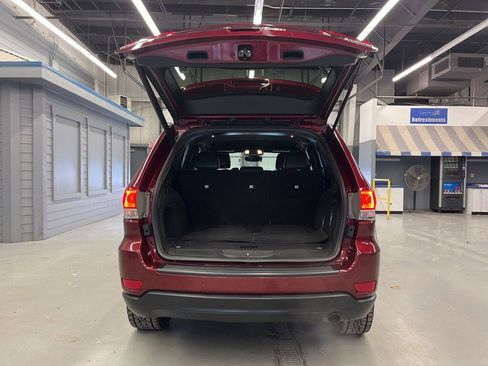 Used 2018 Jeep Grand Cherokee Laredo image 9