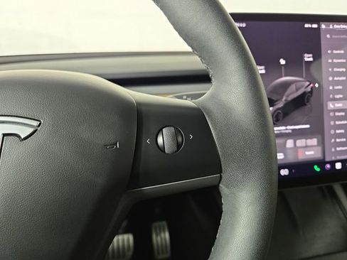 Used 2023 Tesla Model Y Performance image 23