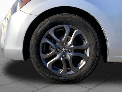 Used 2019 Toyota Yaris LE FWD image 11