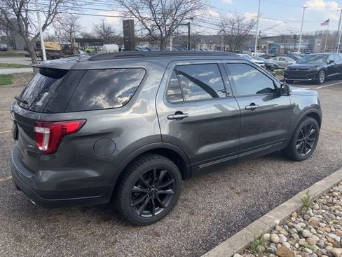Used 2018 Ford Explorer XLT w/ Equipment Group 202A image 3