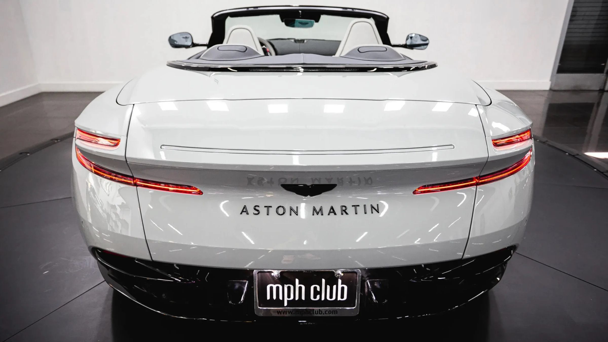 Used 2024 Aston Martin DB12 Convertible RWD image 20