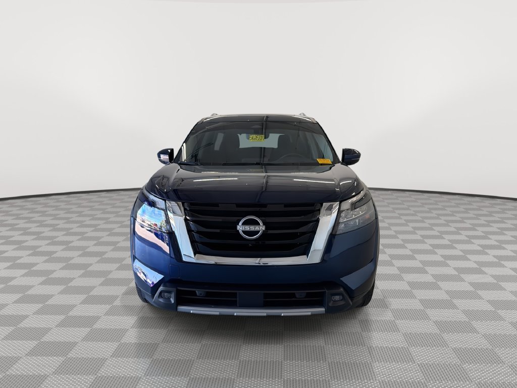 Certified 2025 Nissan Pathfinder Platinum w/ Lighting Package (N93) FWD image 5