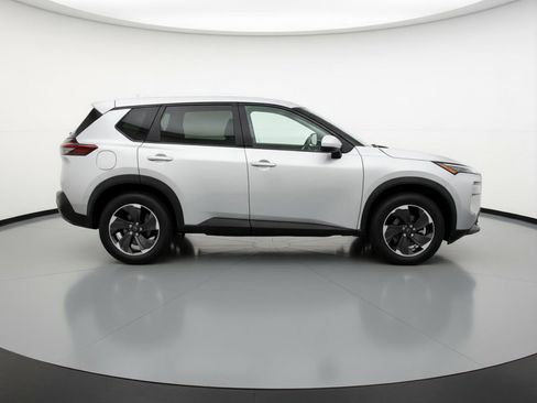 Used 2025 Nissan Rogue SV FWD image 11