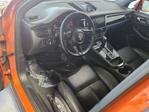 Used 2023 Porsche Macan AWD/4WD image 4