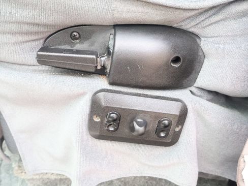 Used 2000 Ford E-150 and Econoline 150 RWD image 4