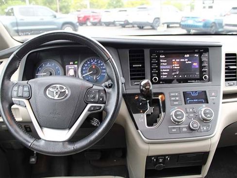 Used 2020 Toyota Sienna XLE w/ XLE Navigation Package AWD/4WD image 11