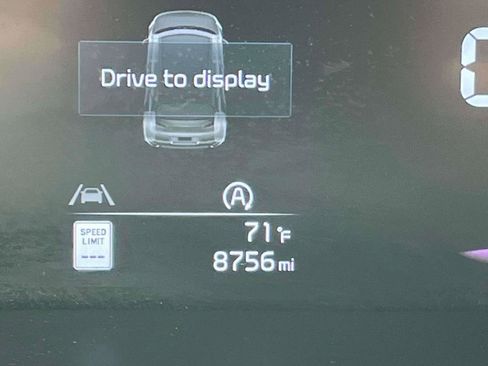 Used 2025 Kia Soul LX w/ LX Technology Package FWD image 22