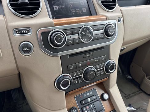 Used 2016 Land Rover LR4 HSE LUX image 26