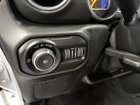 Used 2021 Jeep Wrangler Unlimited Sahara w/ Uconnect 4C Nav & Sound Group AWD/4WD image 22