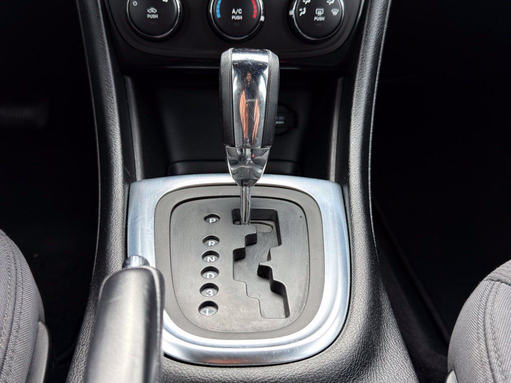 Used 2014 Chrysler 200 LX FWD image 3
