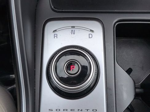 Used 2022 Kia Sorento S FWD image 19