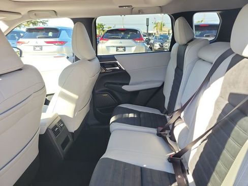 New 2026 Mitsubishi Outlander SE image 14