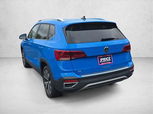 Used 2023 Volkswagen Taos SE w/ Panoramic Sunroof Package FWD image 7
