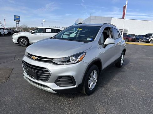 Used 2022 Chevrolet Trax LT w/ LT Convenience Package image 10