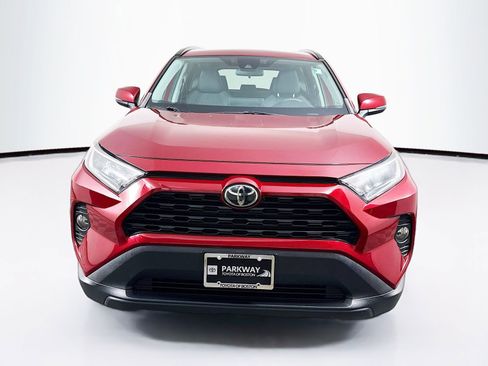 Used 2019 Toyota RAV4 XLE w/ Convenience Package image 2