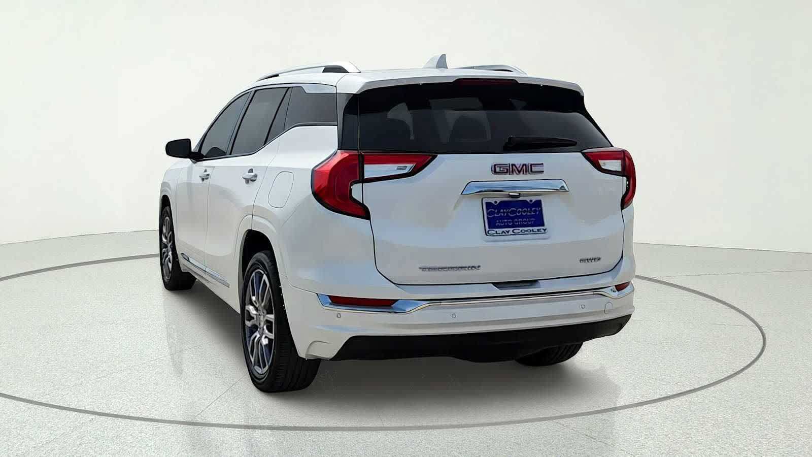 Used 2023 GMC Terrain Denali w/ Denali Premium Package AWD/4WD image 6