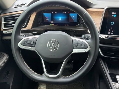 Used 2025 Volkswagen Atlas SE FWD image 13