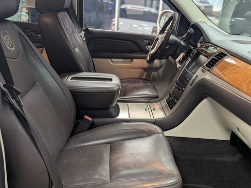 Used 2014 Cadillac Escalade Platinum image 12