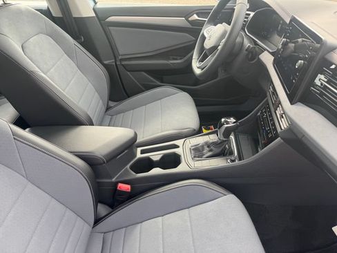 New 2026 Volkswagen Jetta SE FWD image 13