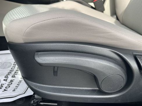 Used 2025 Kia Soul LX w/ LX Technology Package FWD image 12
